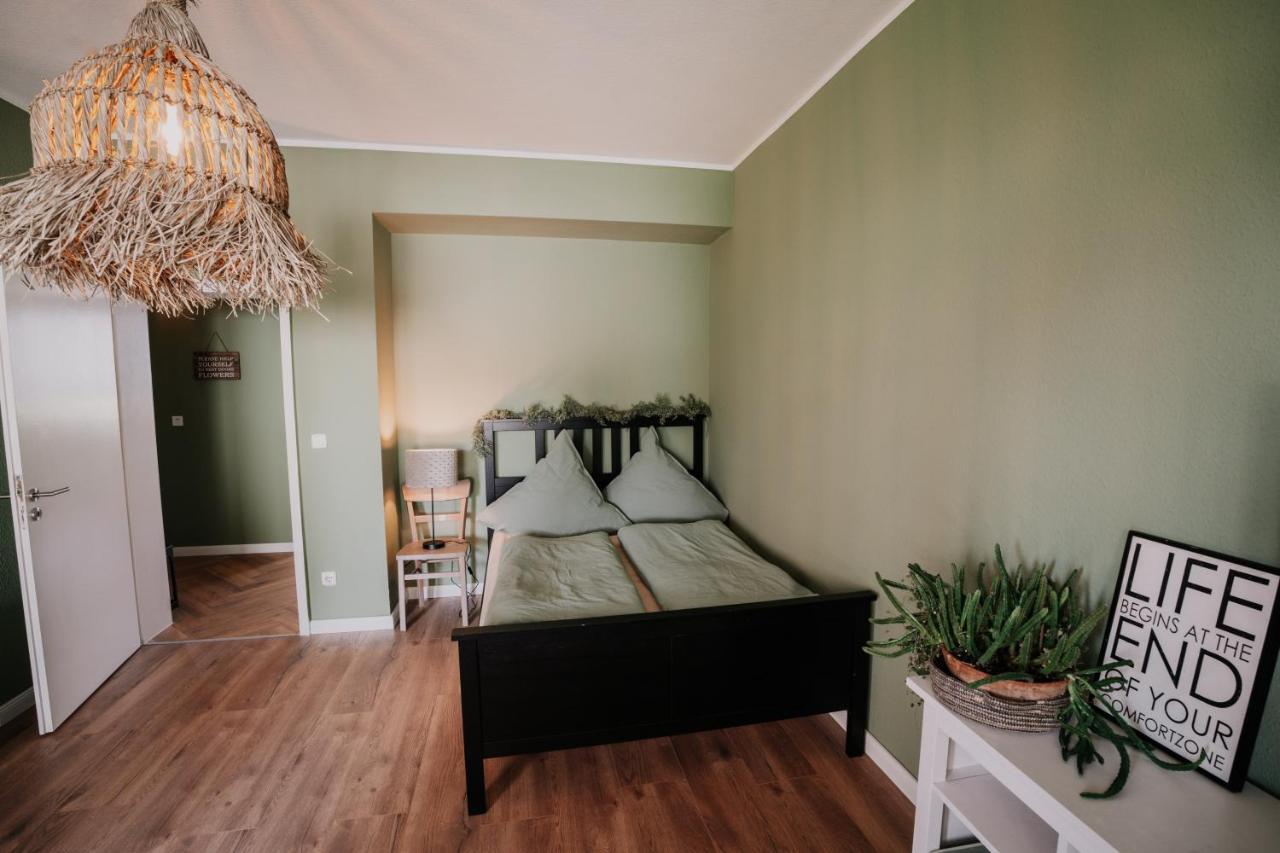 Soonwald Studio Mit Terrasse & Whirlpool Щромберг Екстериор снимка