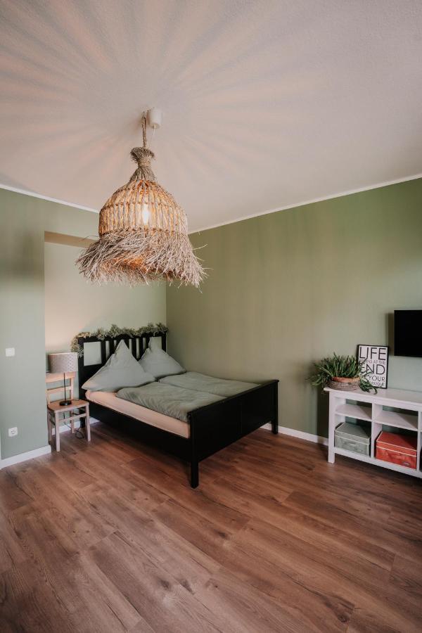 Soonwald Studio Mit Terrasse & Whirlpool Щромберг Екстериор снимка